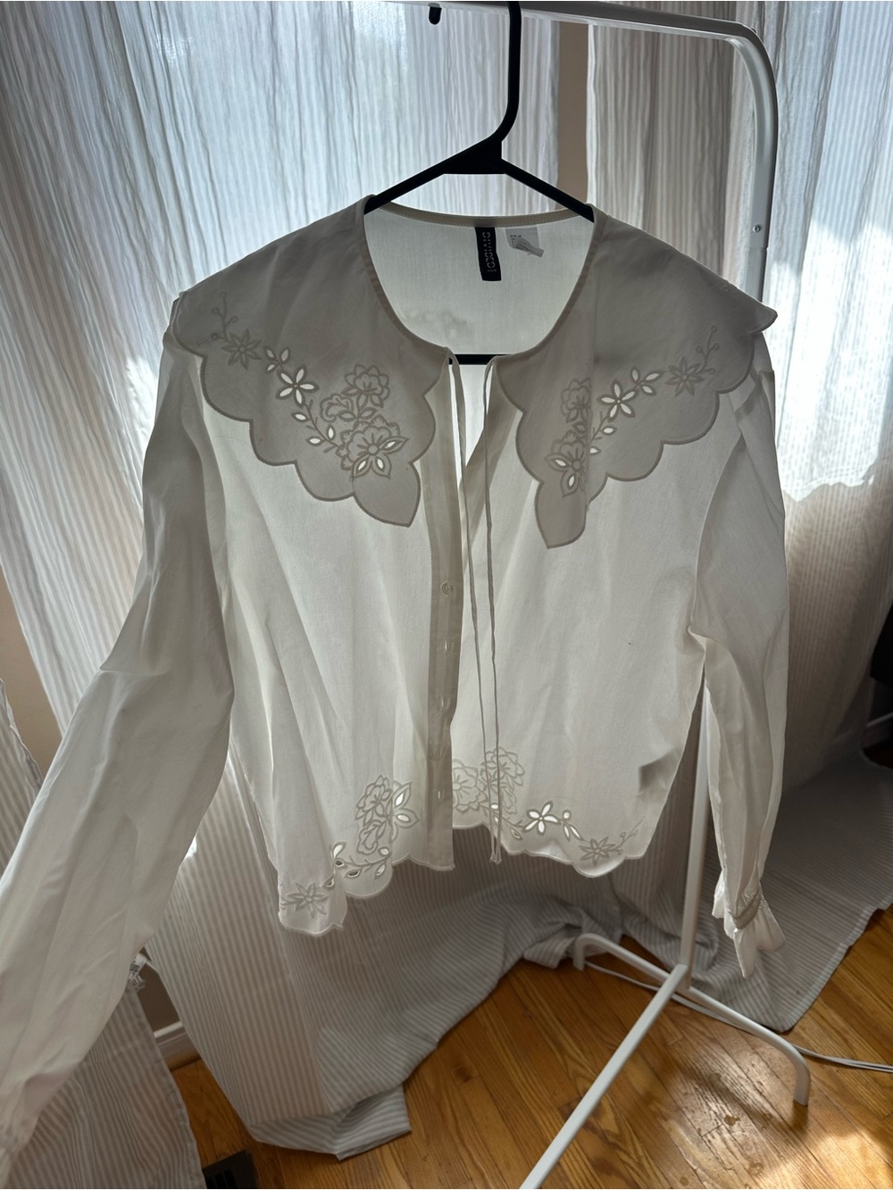 H&M White Eyelet Tie-Front Button Down Blouse NEVER WORN